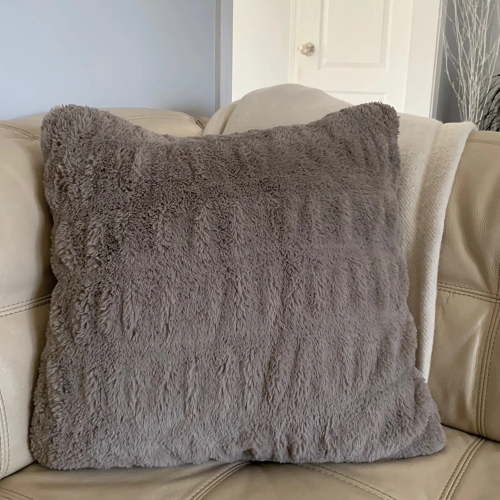Celebrity home‎ accent home pillow faux fur size 20x 20